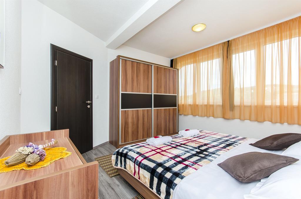 Apartments Branka Trogir Zewnętrze zdjęcie